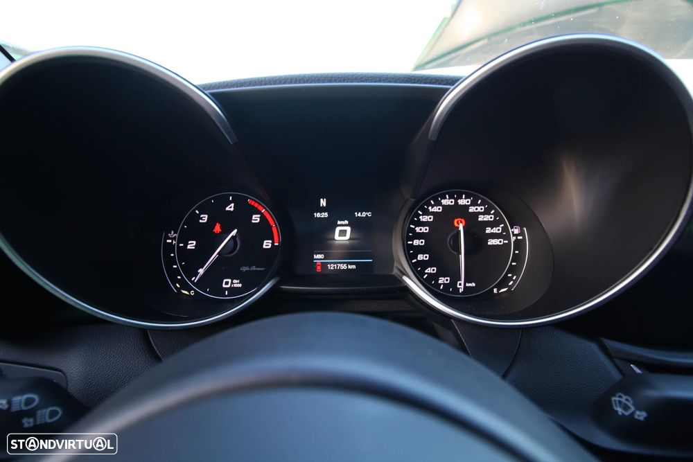 Alfa Romeo Giulia 2.2 D - 26