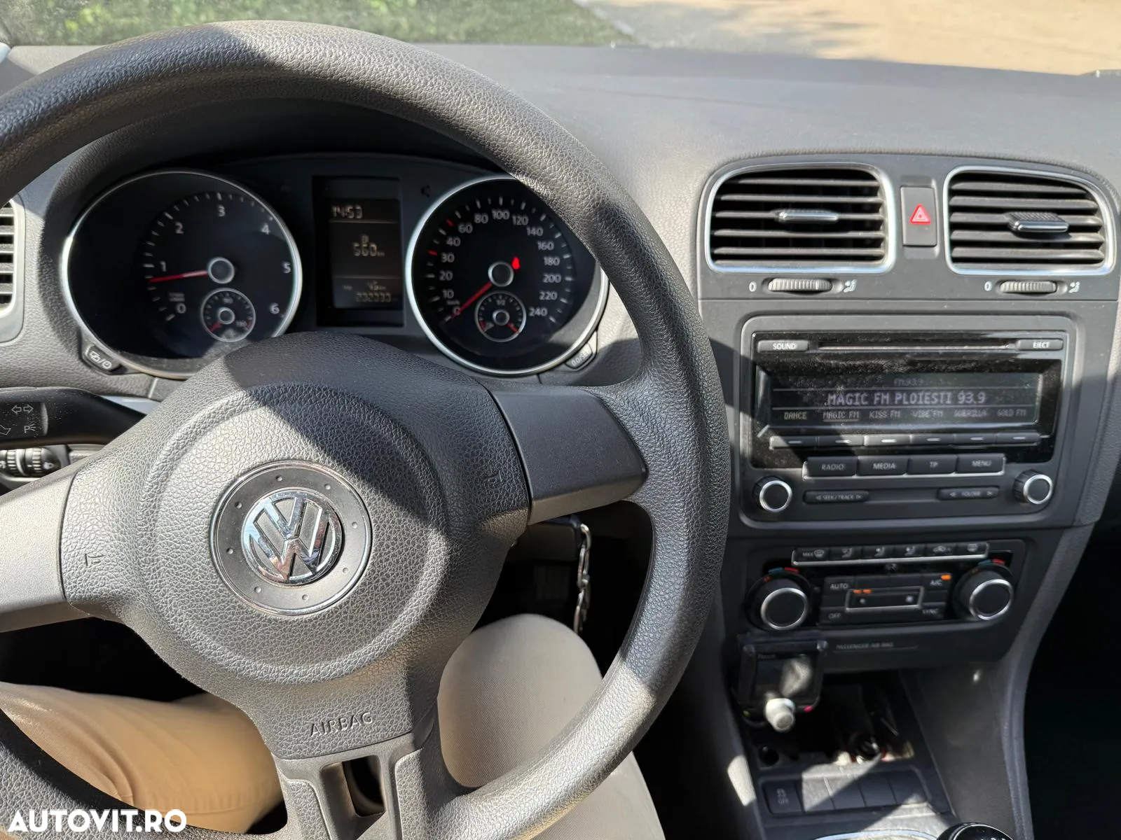 Volkswagen Golf 1.6 TDI DPF Trendline - 11
