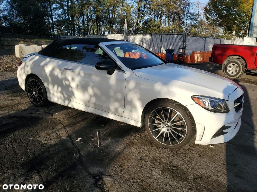 Mercedes-Benz Klasa C 300 9G-TRONIC - 2