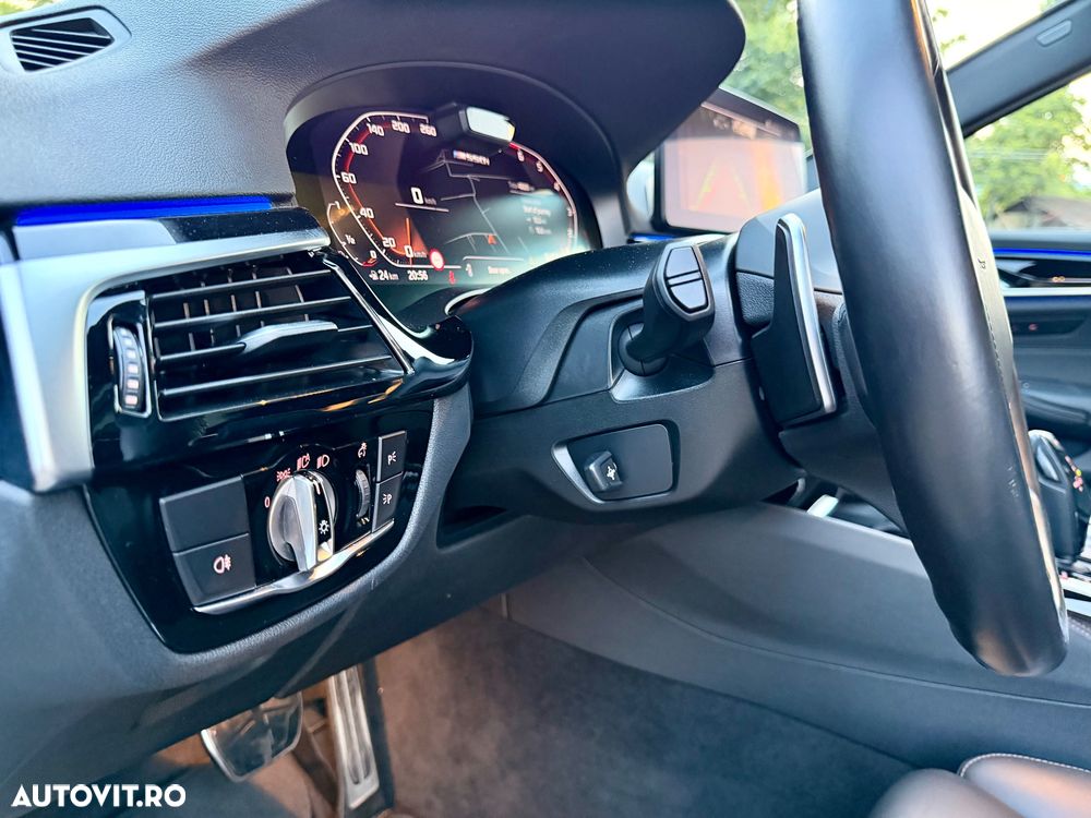BMW M5 M550i xDrive AT - 25