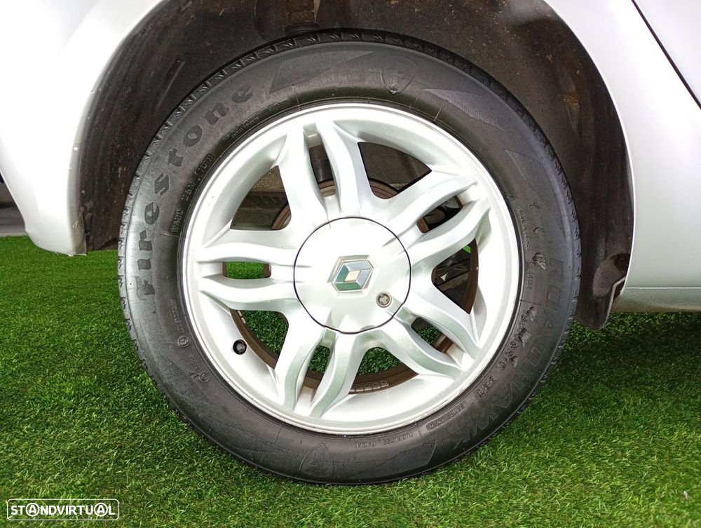 Renault Clio 1.2 16V Dynamique - 12