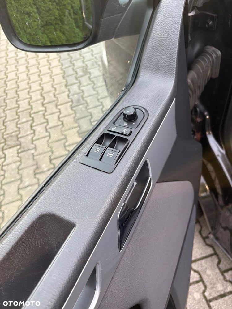 Volkswagen Multivan - 18