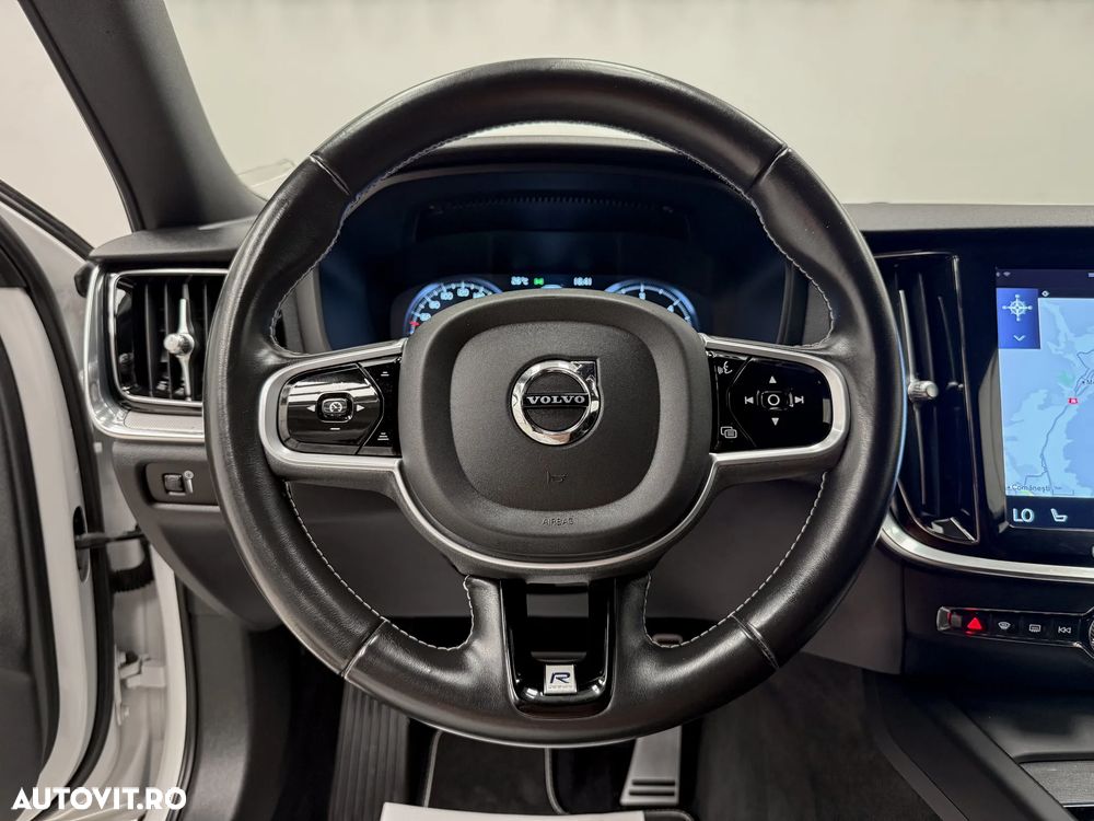 Volvo V60 D4 R-Design - 26
