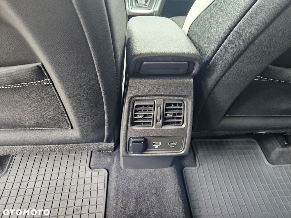 Renault Captur BLUE dCi 115 EDC BUSINESS EDITION - 17