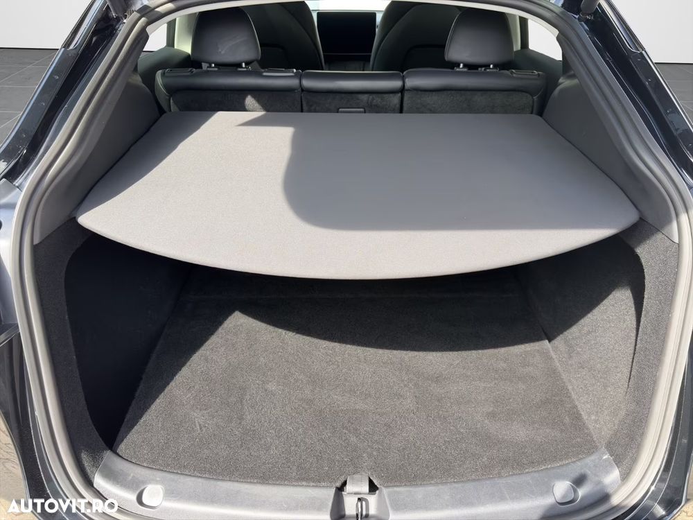 Tesla Model Y Performance Dual Motor AWD - 12