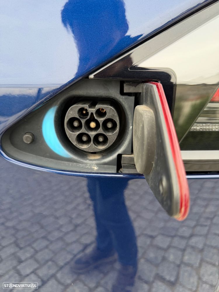 Tesla Model X 75D - 12