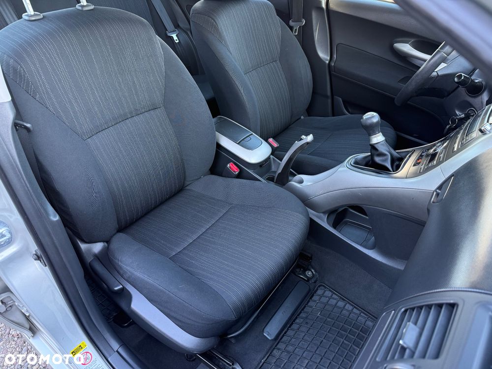 Toyota Auris 1.4 VVT-i Sol - 24