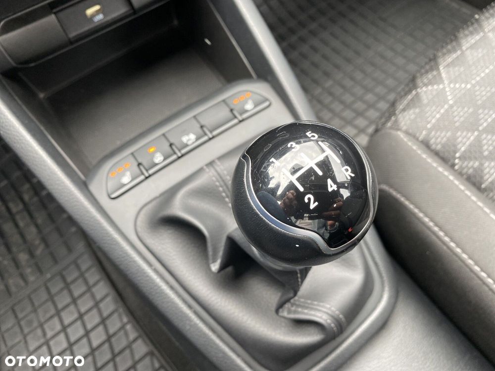 Kia Rio - 26