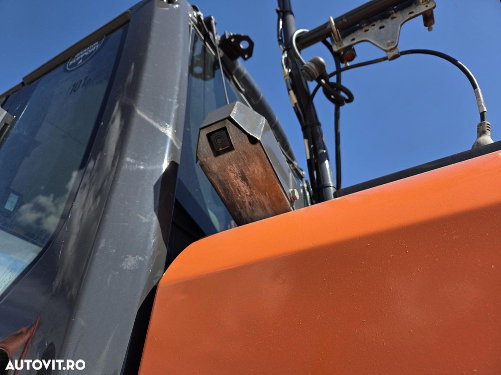 Hitachi ZX210, 23t, cupa NOUA 1,3mc, CUPLA RAPIDA, camere spate si laterale, inst picon, CONSUM MEDIU 9,6l/h, senile 80% ok doar 988h deplasare, 3 pompe hidr HITACHI, antifurt, motor ISUZU, ad sapare 7m, ridica 14t, STARE BUNA,leasing 4ani-83.900 EUR+Tva - 26