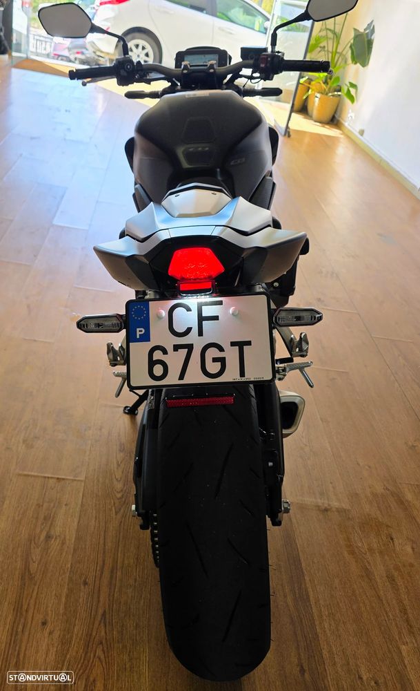 Honda CB R - 4