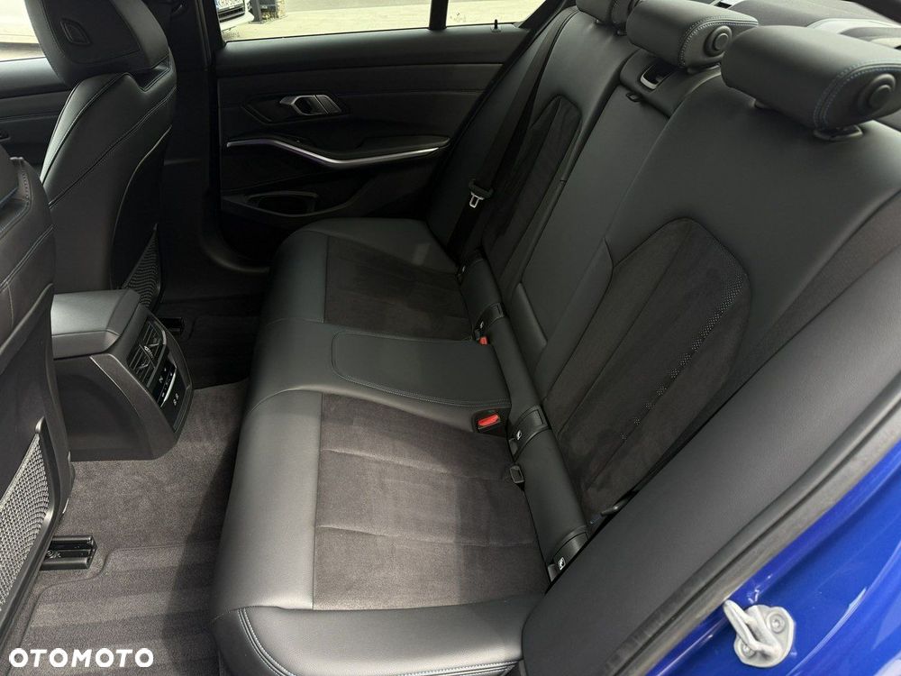 BMW Seria 3 320d xDrive M Sport sport - 37