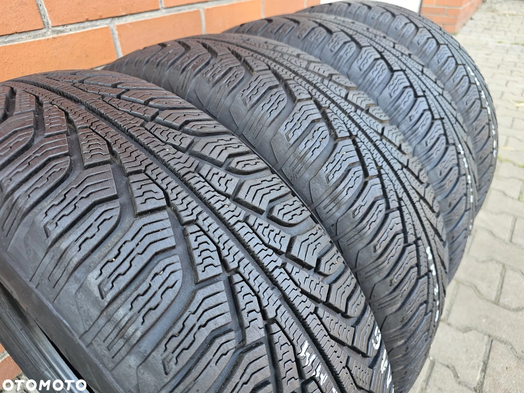 (O116) 215/70R16 100H 6,2-5,4mm 17r / Uniroyal  MS plus 77 SUV / Suzuki Grand Vitara Mitsubishi Outlander Nissan X-Trail Kia Sportage Hyundai Honda Toyota - 2