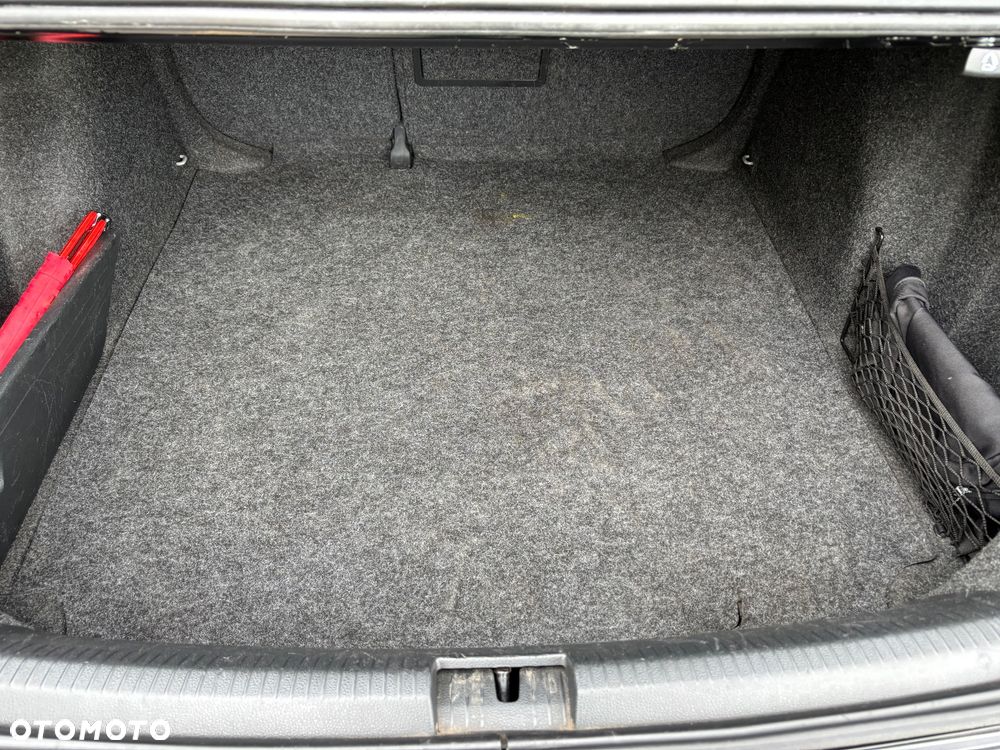 Volkswagen Jetta 2.0 TDI Comfortline - 14