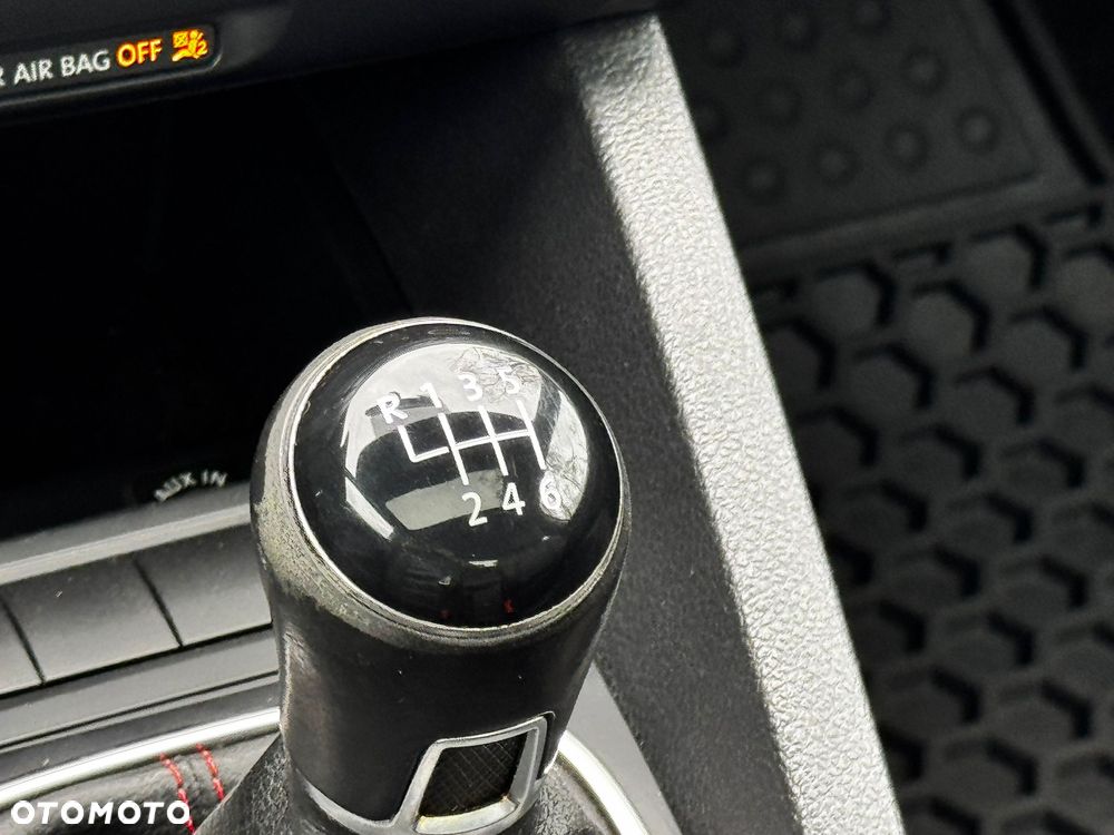 Volkswagen Jetta 2.0 TSI Sportline - 18