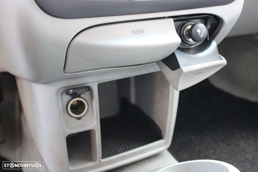 Hyundai Trajet 2.0 CRDi GL - 11