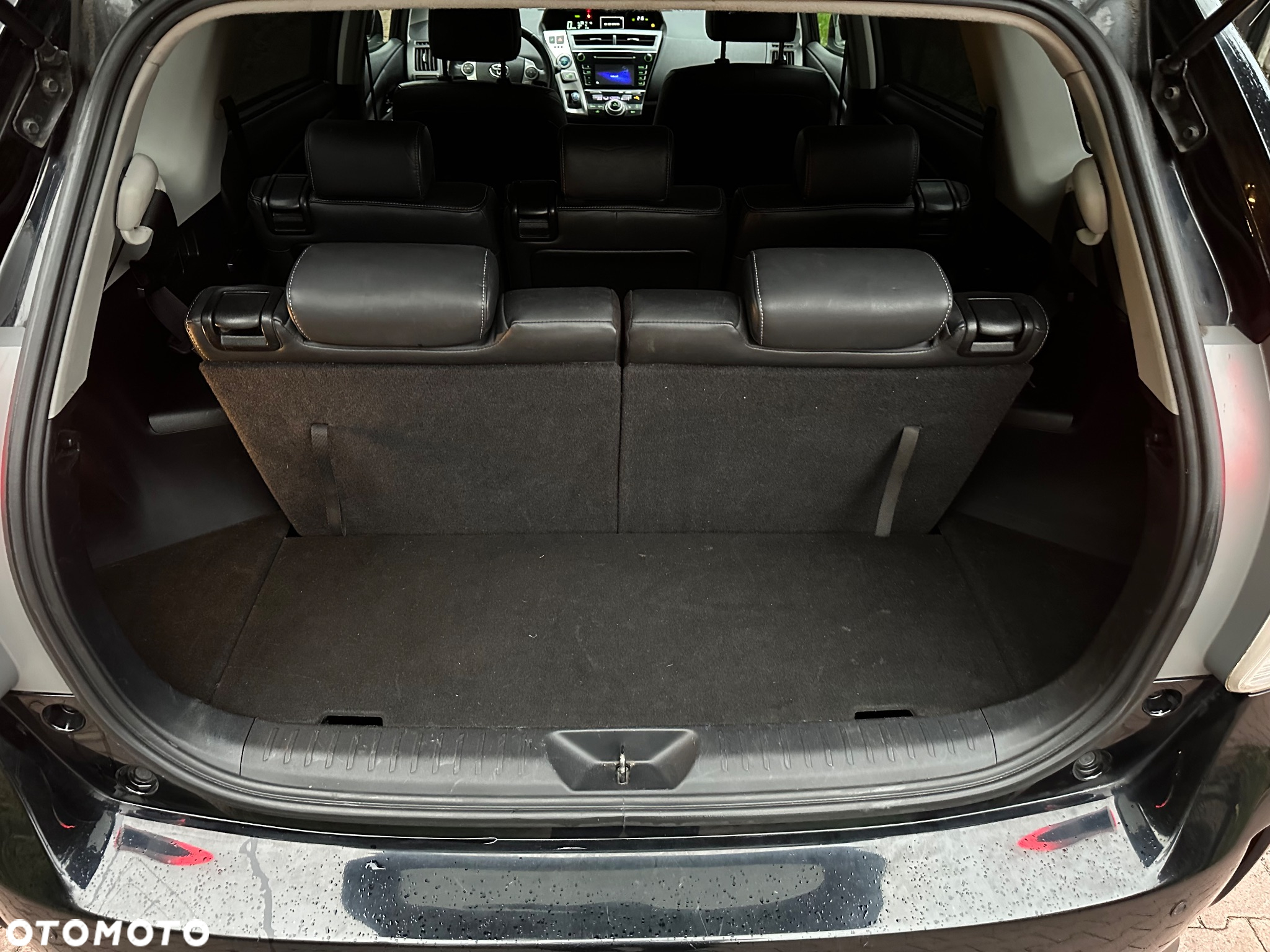 Toyota Prius+ (Hybrid) - 14