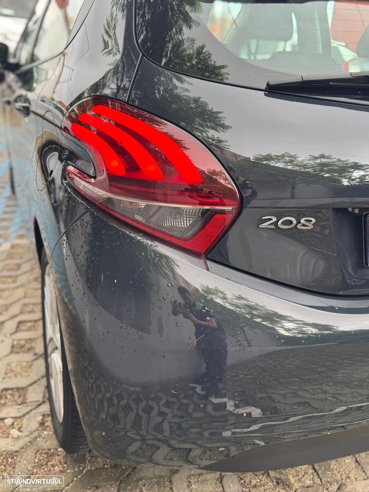 Peugeot 208 1.2 PureTech Signature - 7