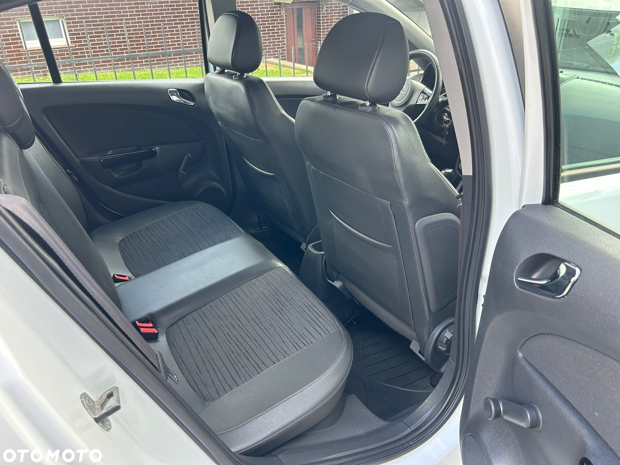 Opel Corsa 1.2 16V Edition / Active - 10