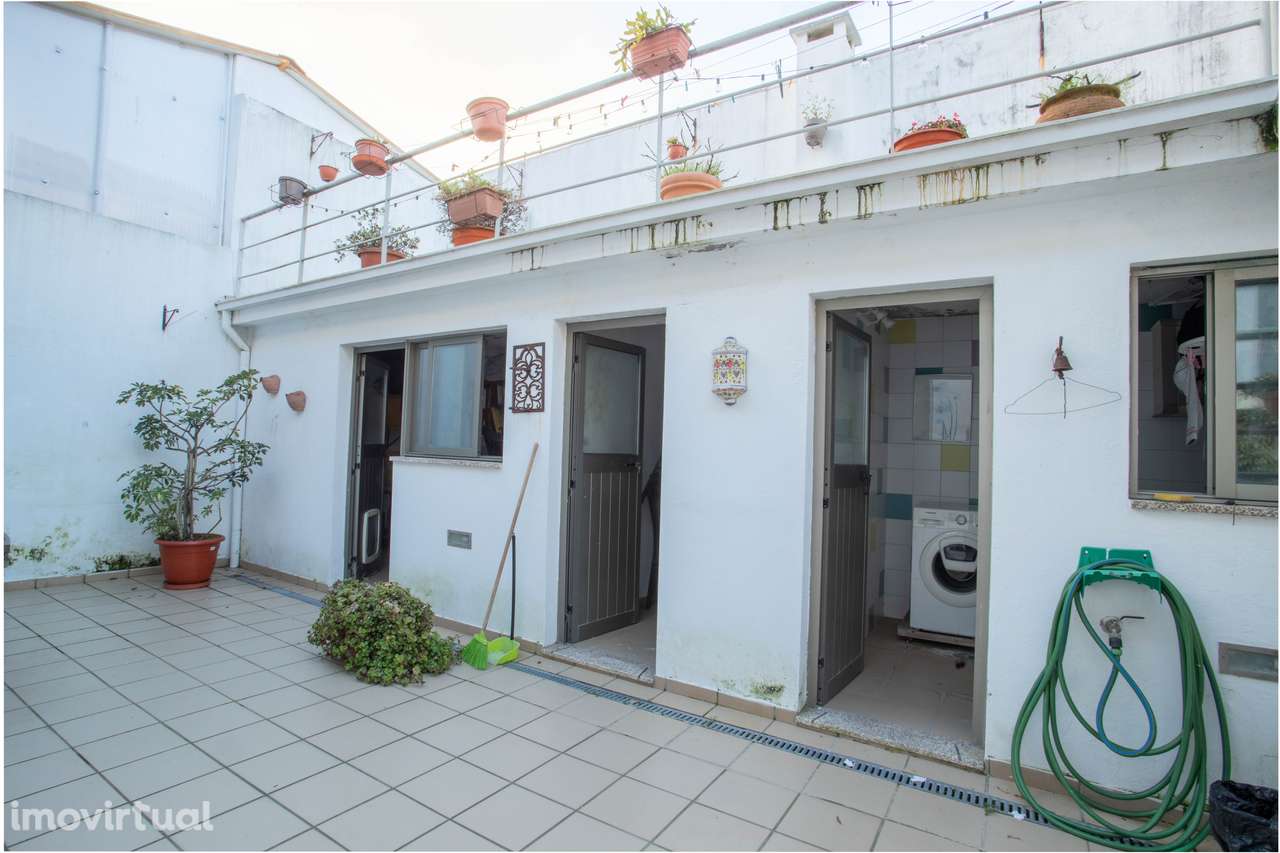 Moradia T3+1 a 200m de Santo Ovídio - Grande imagem: 3/58