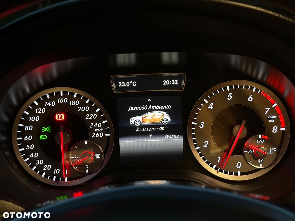 Mercedes-Benz Klasa A 180 (BlueEFFICIENCY) AMG Sport - 32