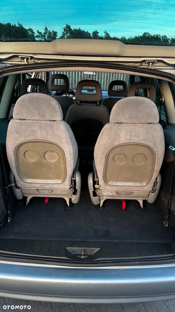 Ford Galaxy - 10