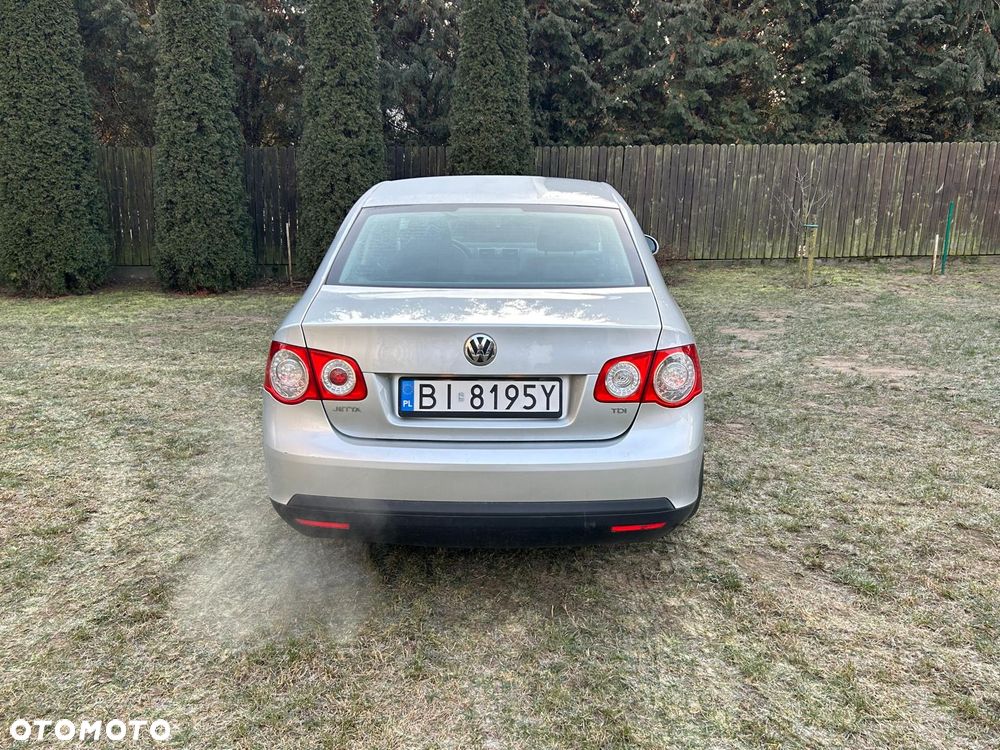 Volkswagen Jetta 1.9 TDI Comfortline - 2