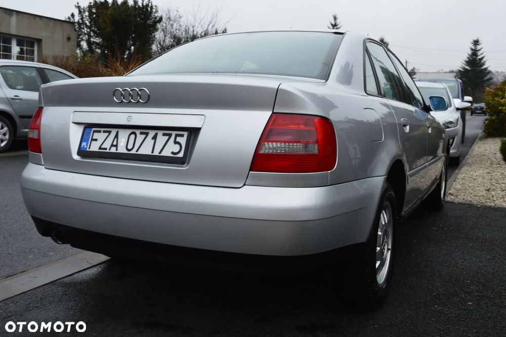 Audi A4 Limousine 1.8 - 8