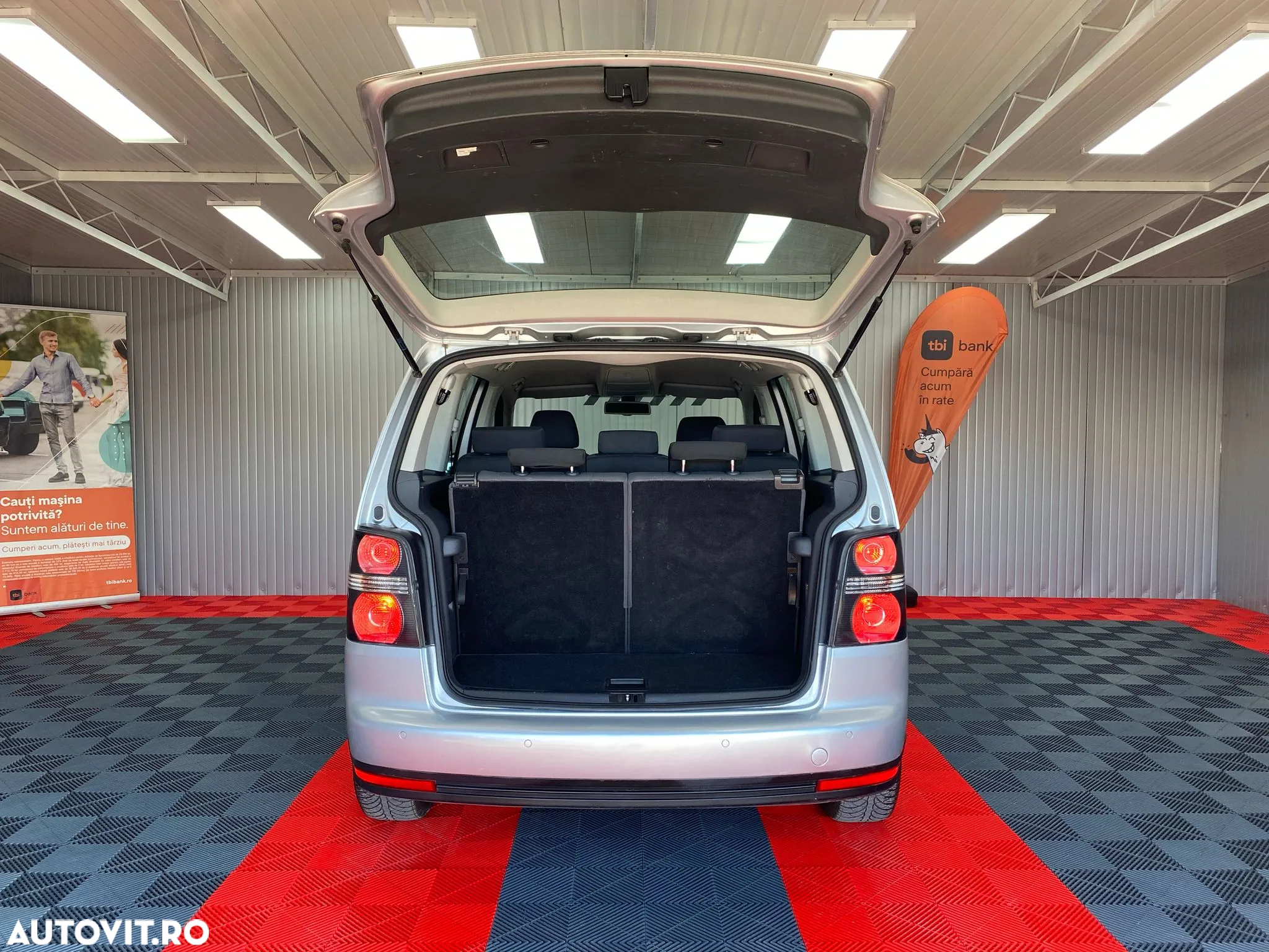 Volkswagen Touran - 18