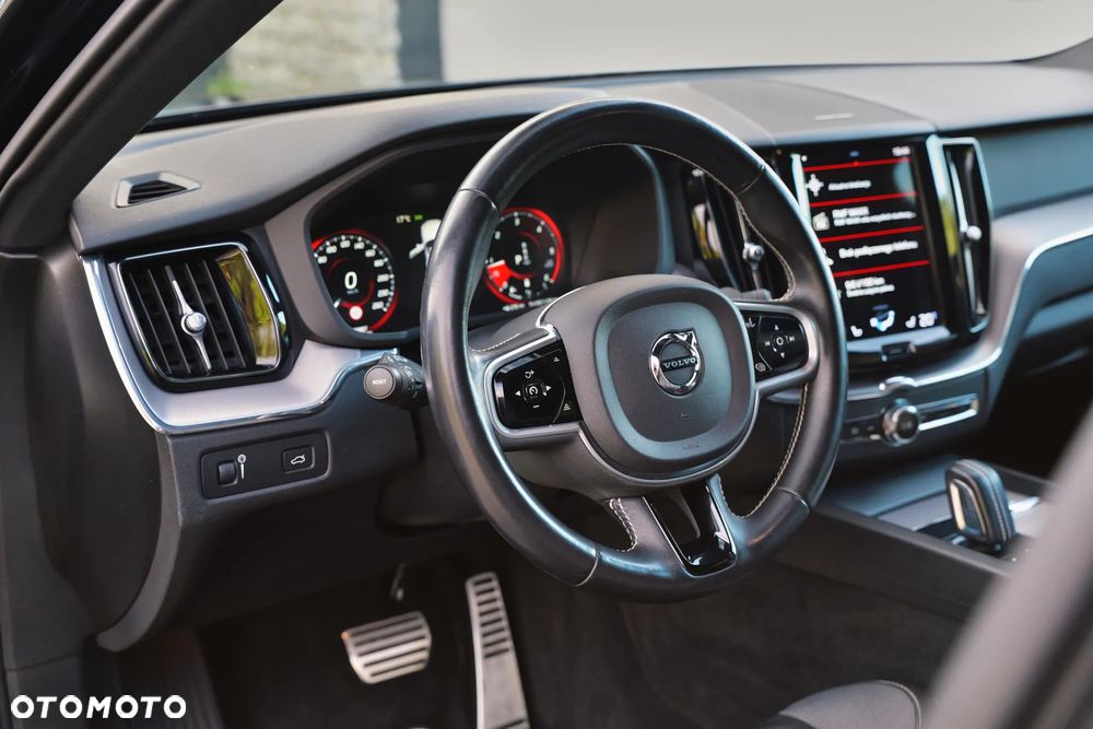 Volvo XC 60 B5 D AWD R-Design - 18