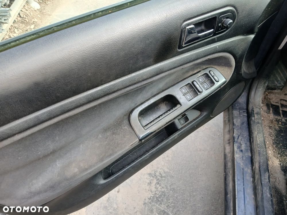 volkswagen passat B5 lift kombi fotel fotele kanapa deska kokpit podsufitka boczek boczki klamka - 3