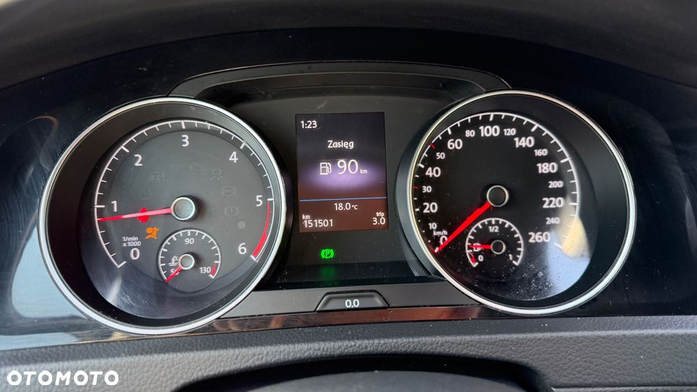 Volkswagen Golf - 25