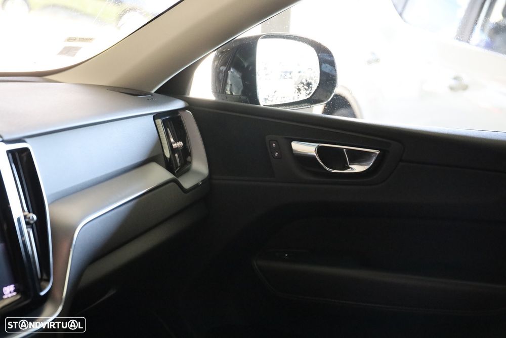 Volvo XC 60 2.0 D4 Momentum Geartronic - 14