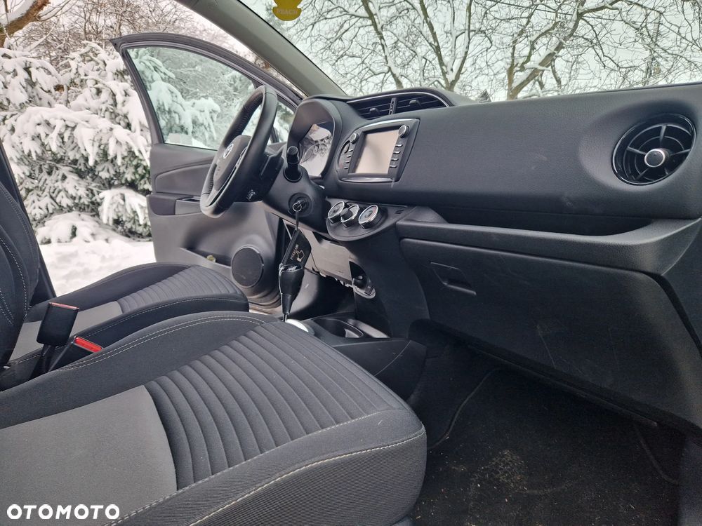 Toyota Yaris 1.5 Premium CVT - 27