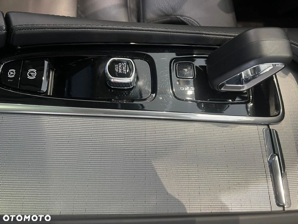 Volvo XC 90 B5 D AWD Ultimate Dark 7os - 26