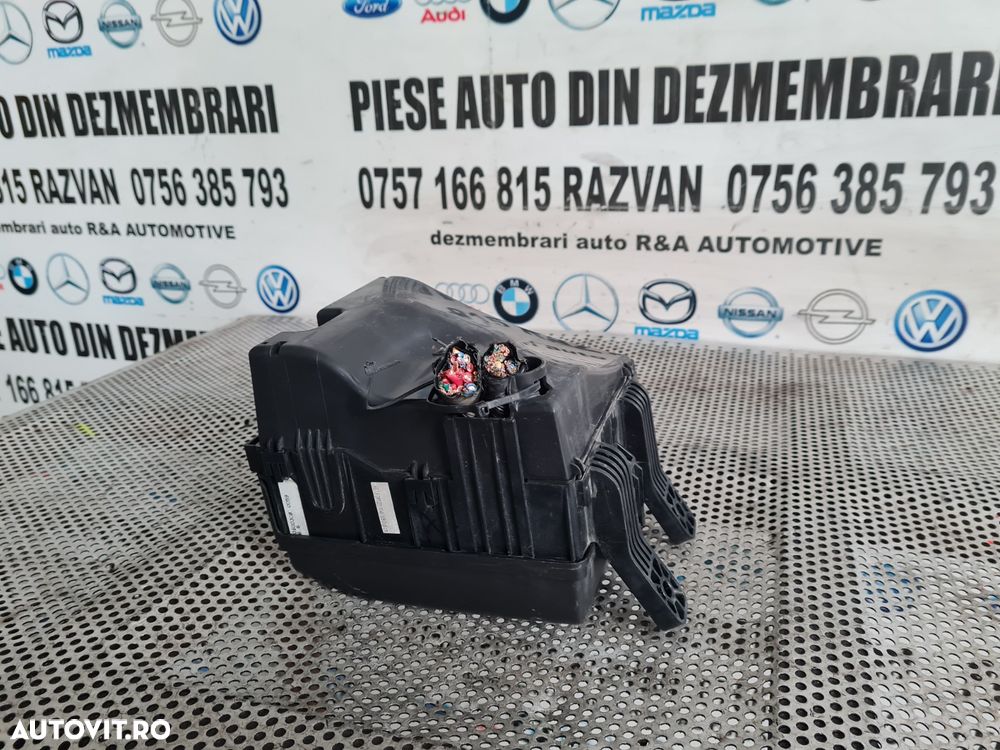 Carcasa Cutie Panou Sigurante Hyundai IX35 2.0 Benzina Motor G4KD An 2009-2010-2011-2012-2013-2014-2015 Dezmembrez Hyundai IX35 2.0 Benzina 2x4 Cod Motor G4KD An 2009-2010-2011-2012-2013-2014-2015 Volan Stanga - 2