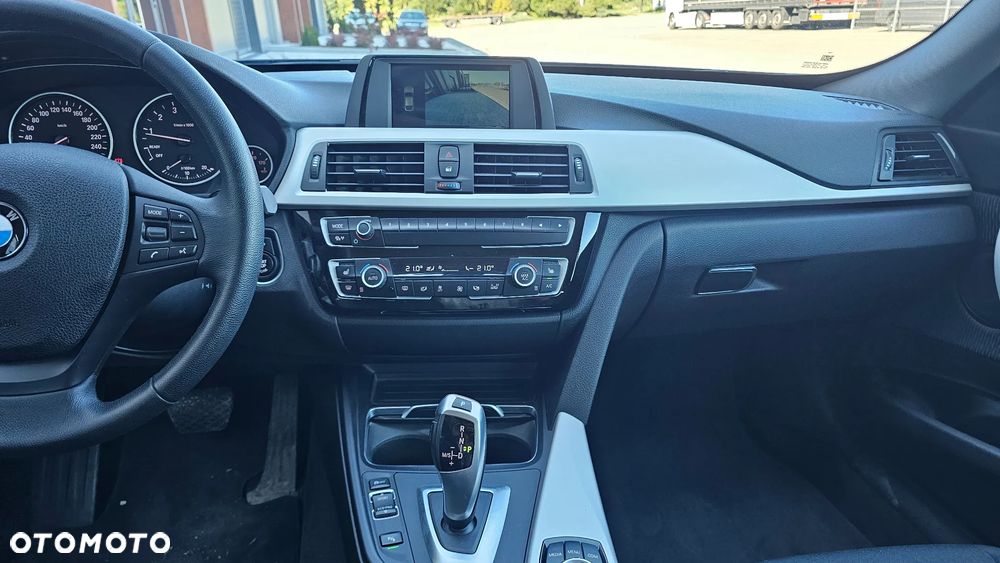 BMW 3GT 320i GPF Business Edition - 14