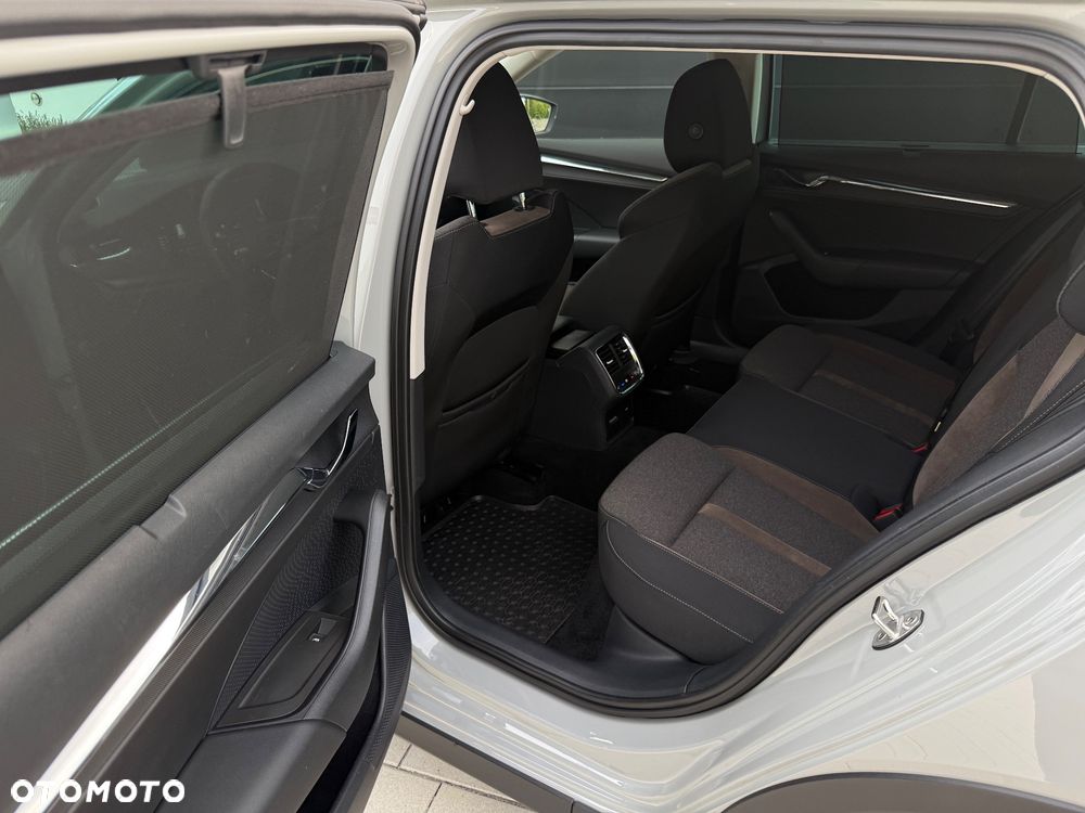 Skoda Octavia 2.0 TDI DSG 4x4 Scout First Edition - 38