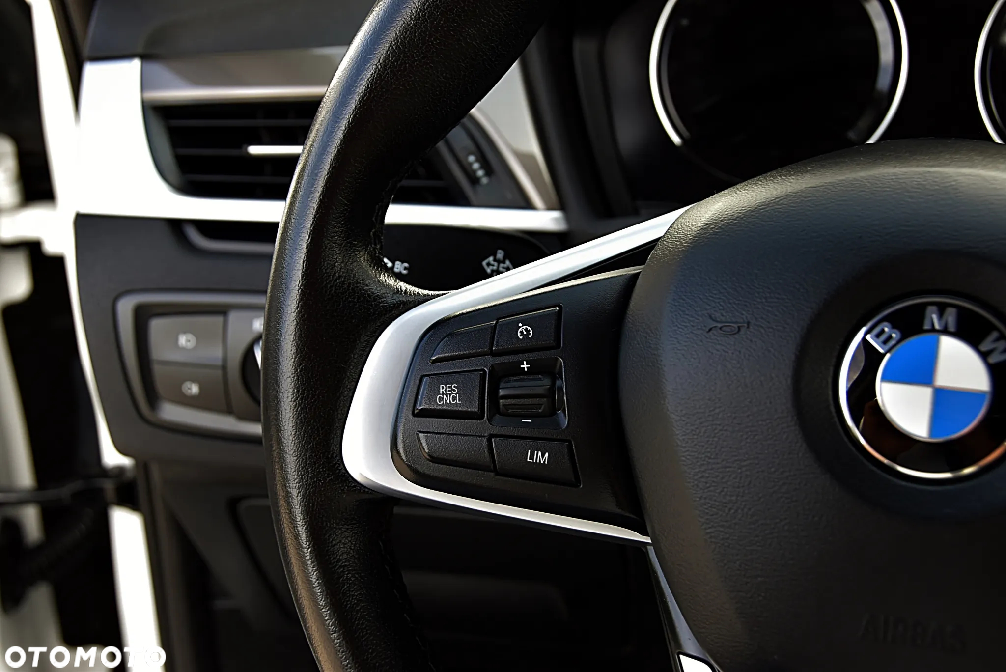 BMW X1 sDrive18i GPF xLine - 32