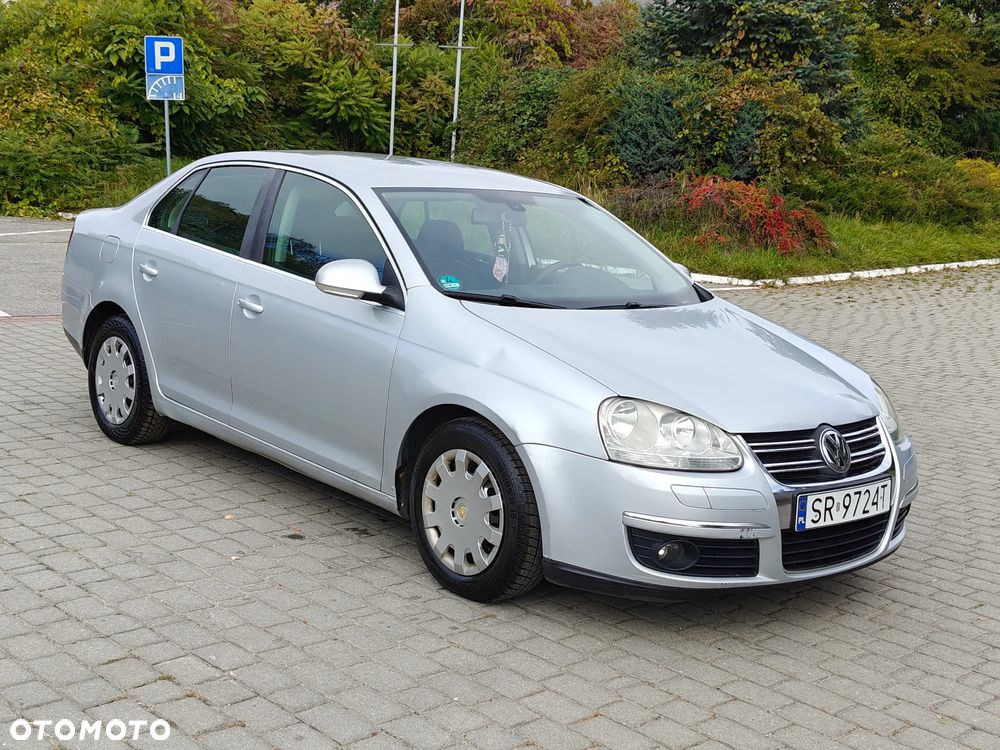 Volkswagen Jetta 1.6 Comfortline - 14