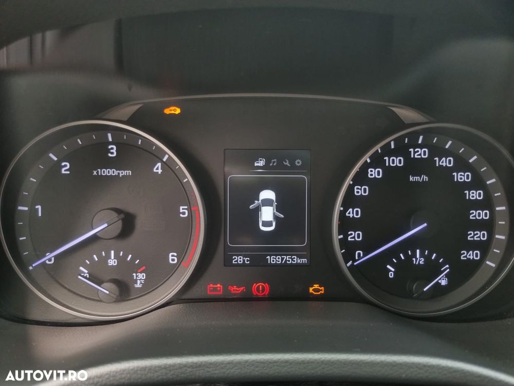 Hyundai Elantra 1.6 CRDI Highway - 17