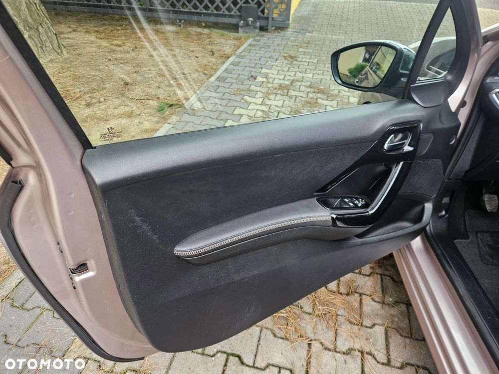 Peugeot 208 95 VTI Allure - 28