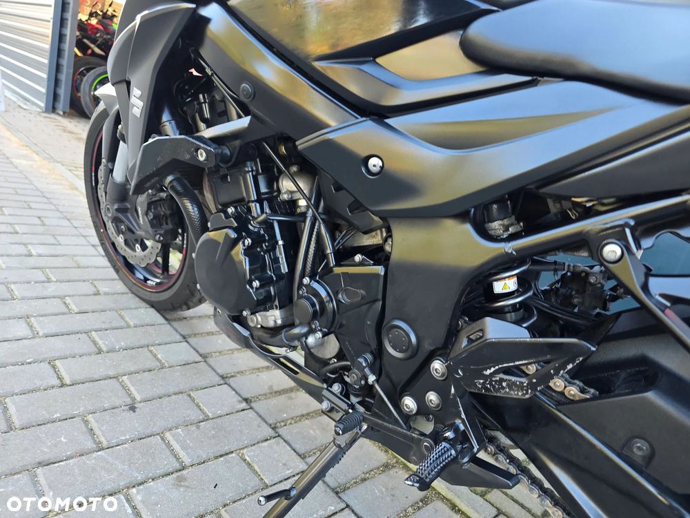 Suzuki GSX - 11