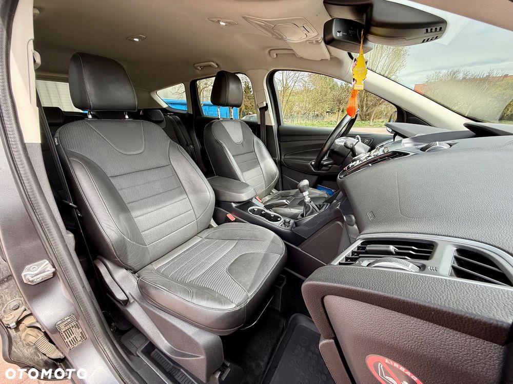 Ford Kuga 2.0 TDCi 2x4 Titanium - 17