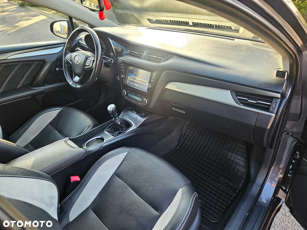 Toyota Avensis 2.0 D-4D Premium - 37