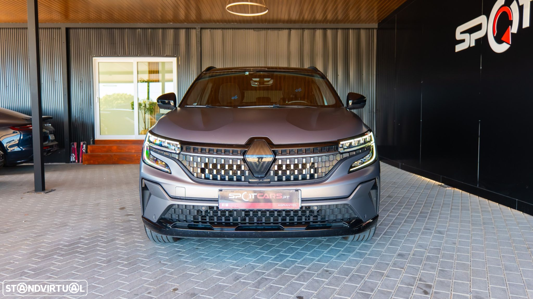 Renault Austral 1.2 E-Tech Iconic - 2