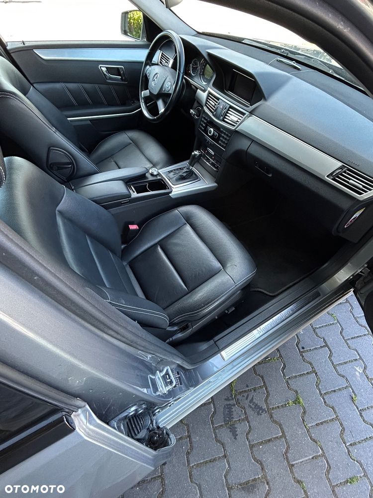 Mercedes-Benz Klasa E 250 CDI DPF 4Matic BlueEFFICIENCY 7G-TRONIC Avantgarde - 11
