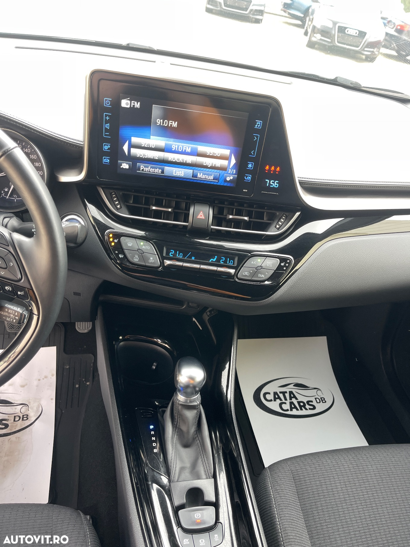 Toyota C-HR Hybrid Club - 32