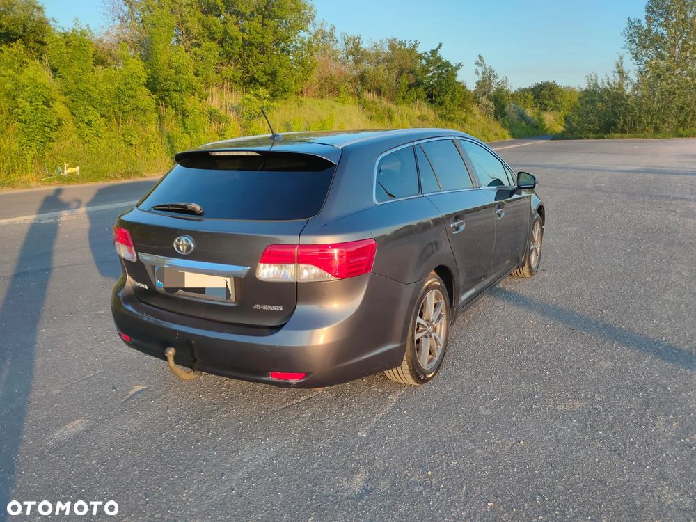 Toyota Avensis 2.0 D-4D Premium - 4