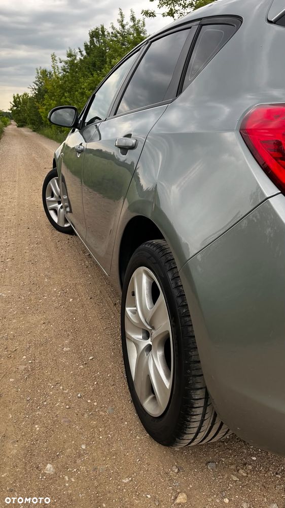 Opel Astra 1.6 - 18