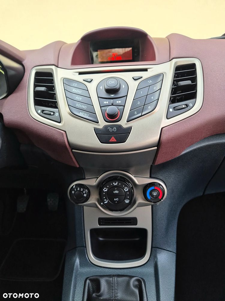 Ford Fiesta 1.25 Celebration - 32